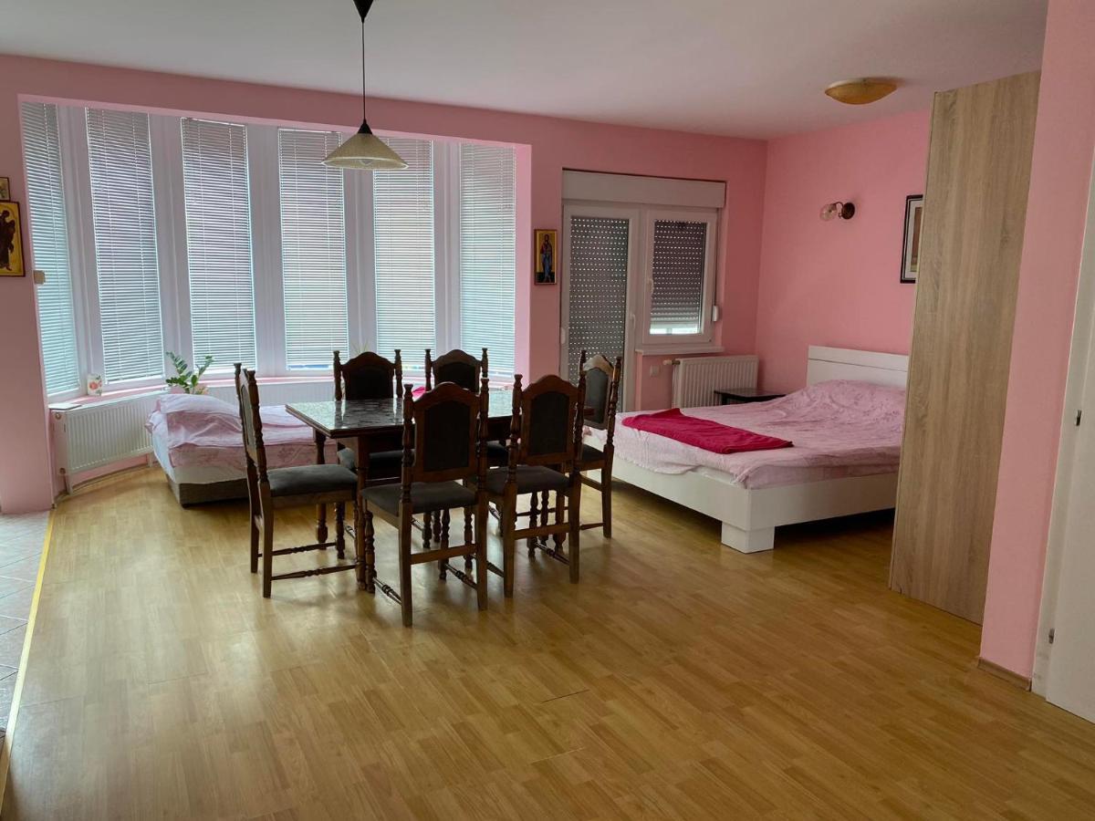 Guest House Trajkovic Jagodina Bagian luar foto